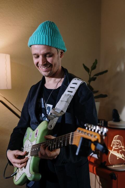 man-in-black-shirt-playing-electric-guitar