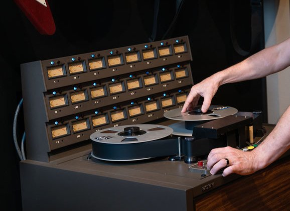 Luke reamping at the Tape Machine